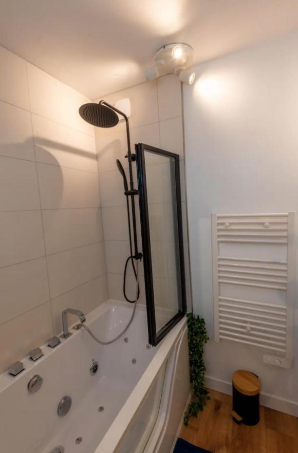 Balneo & Sauna, Sejour Detente Aux Teinturiers - Metro Charpennes - Garage Βιλερμπάν Εξωτερικό φωτογραφία