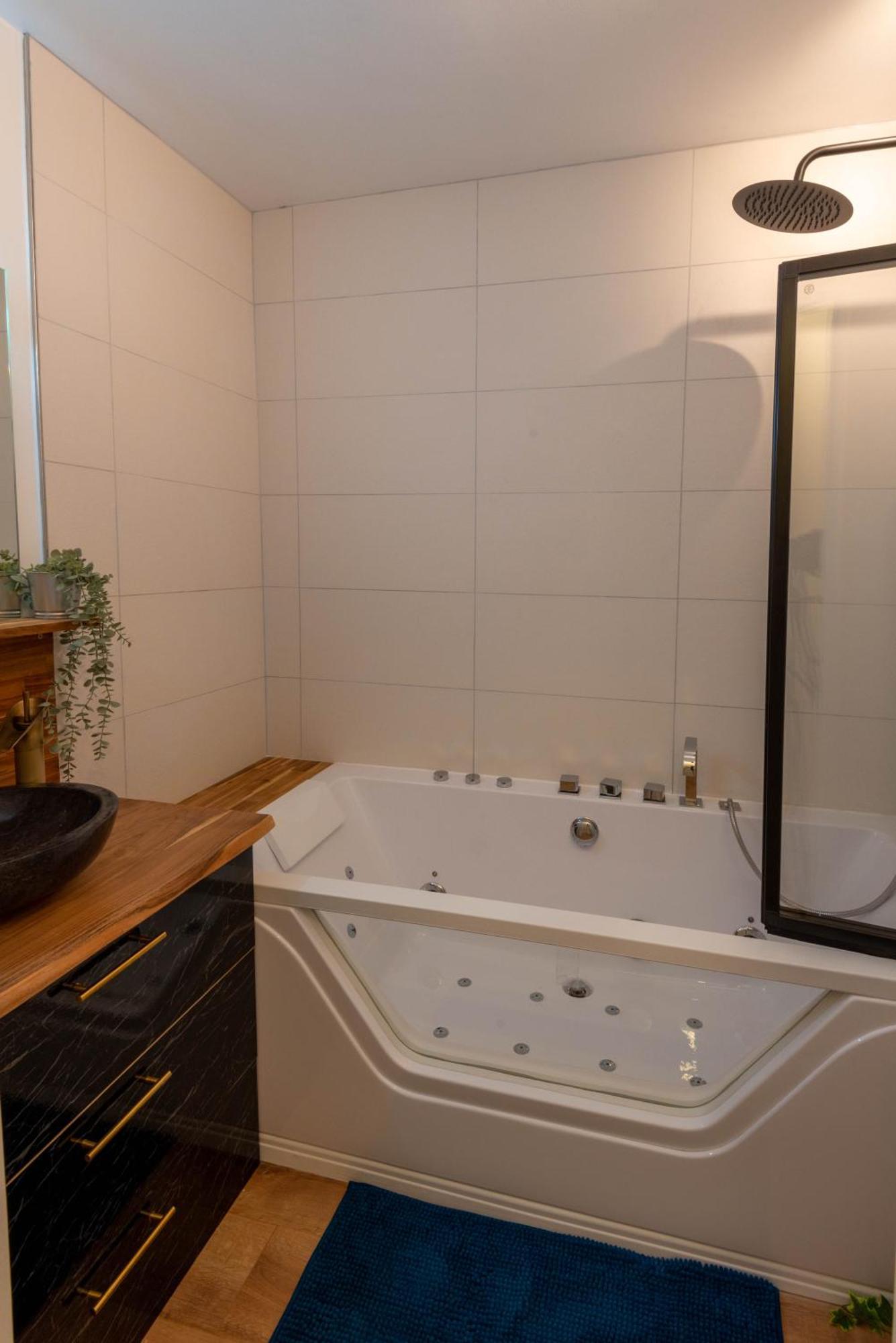 Balneo & Sauna, Sejour Detente Aux Teinturiers - Metro Charpennes - Garage Βιλερμπάν Εξωτερικό φωτογραφία